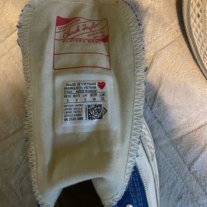 Im not asking for a lot since they don’t have the shoes laces ,